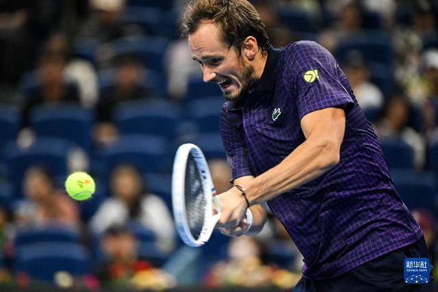 关于法国网球队翻盘世界网球队,梅德韦杰夫制霸全场的信息 关于法国网球队翻盘世界网球队,梅德韦杰夫制霸全场的信息