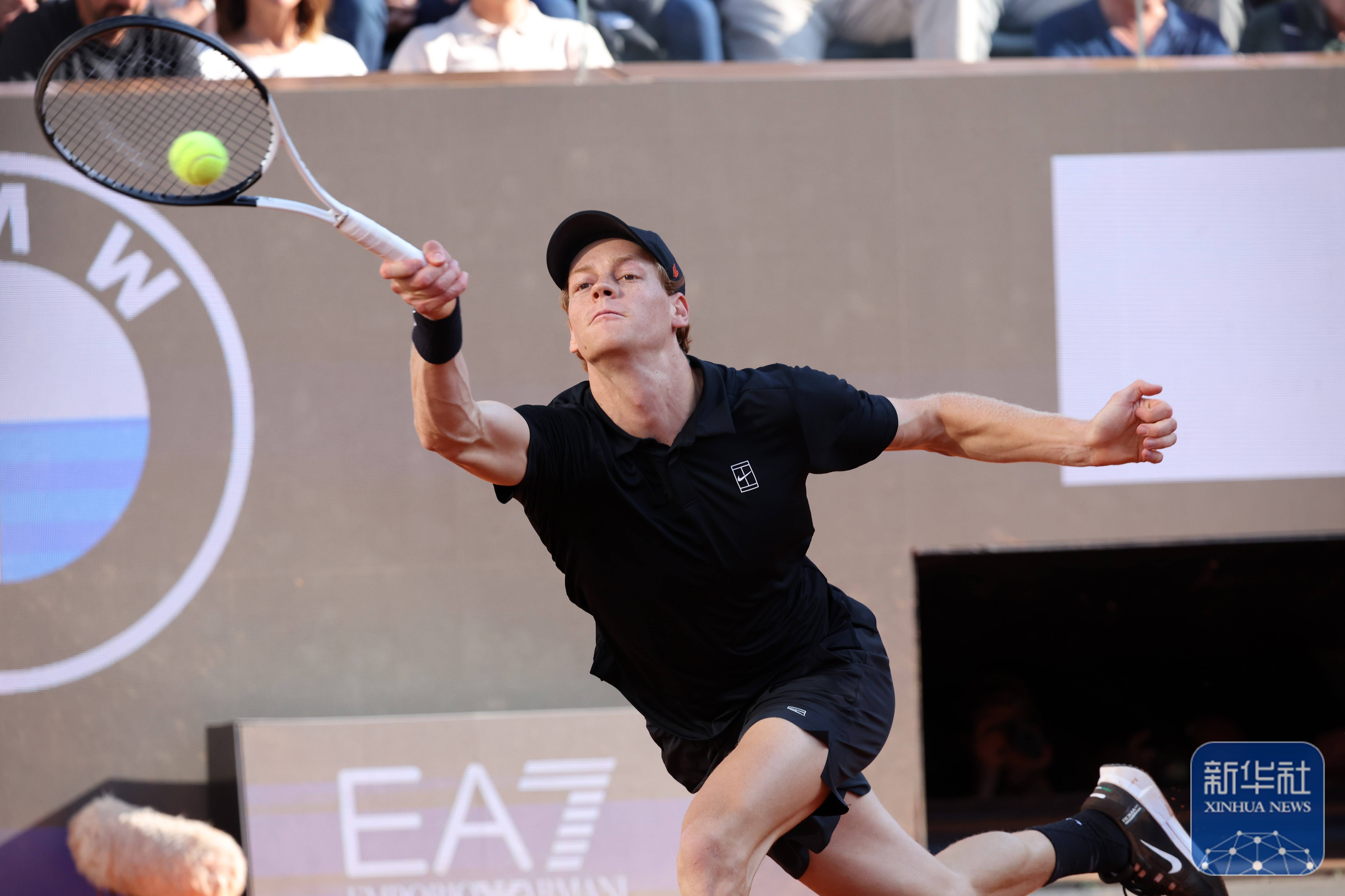 日本网球队横扫西班牙网球队，阿尔卡拉斯送出助攻的简单介绍