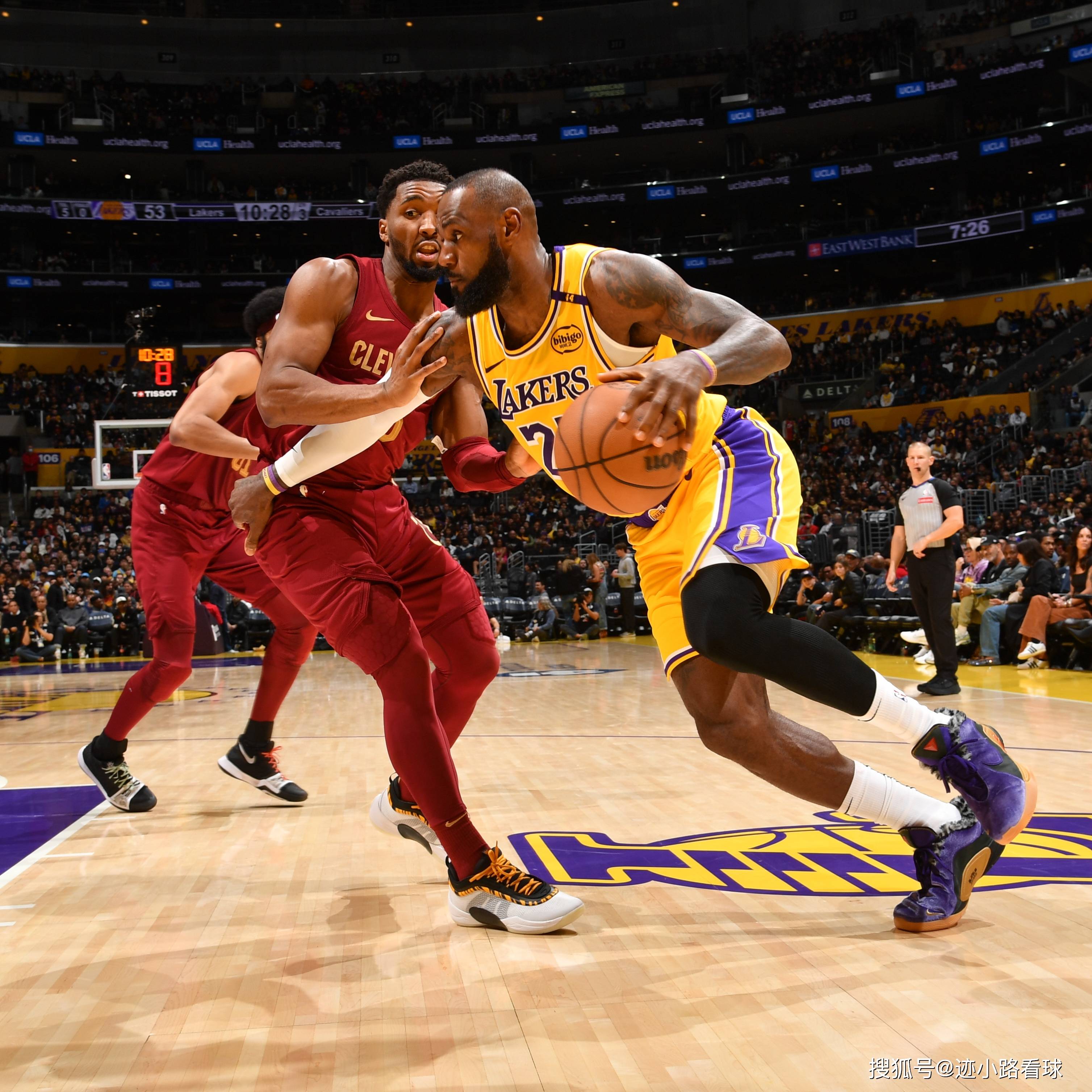 国王险胜尼克斯，浓眉一己之力扛起全队的简单介绍