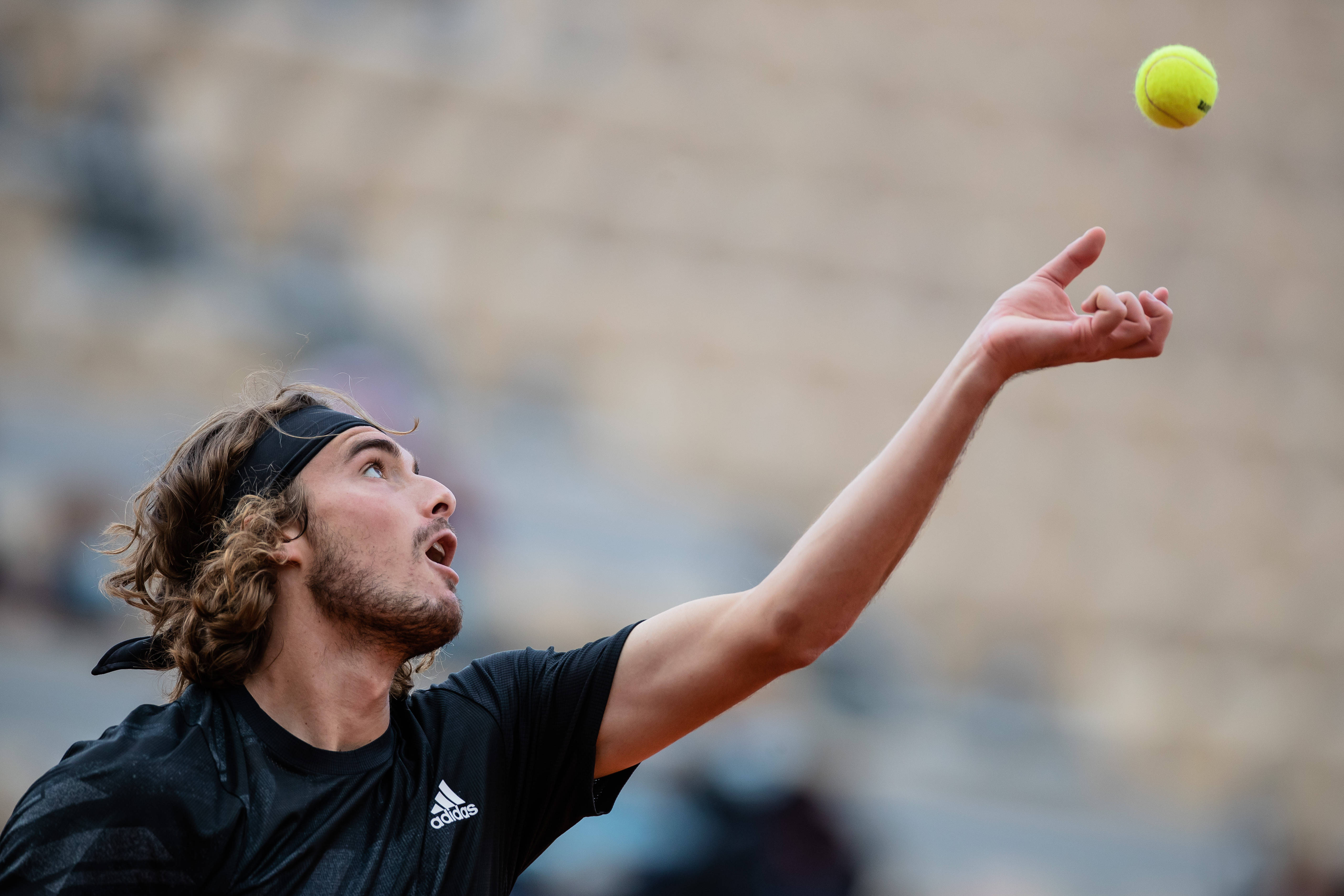 英国网球队碾压澳大利亚网球队，西西帕斯爆发神勇的简单介绍