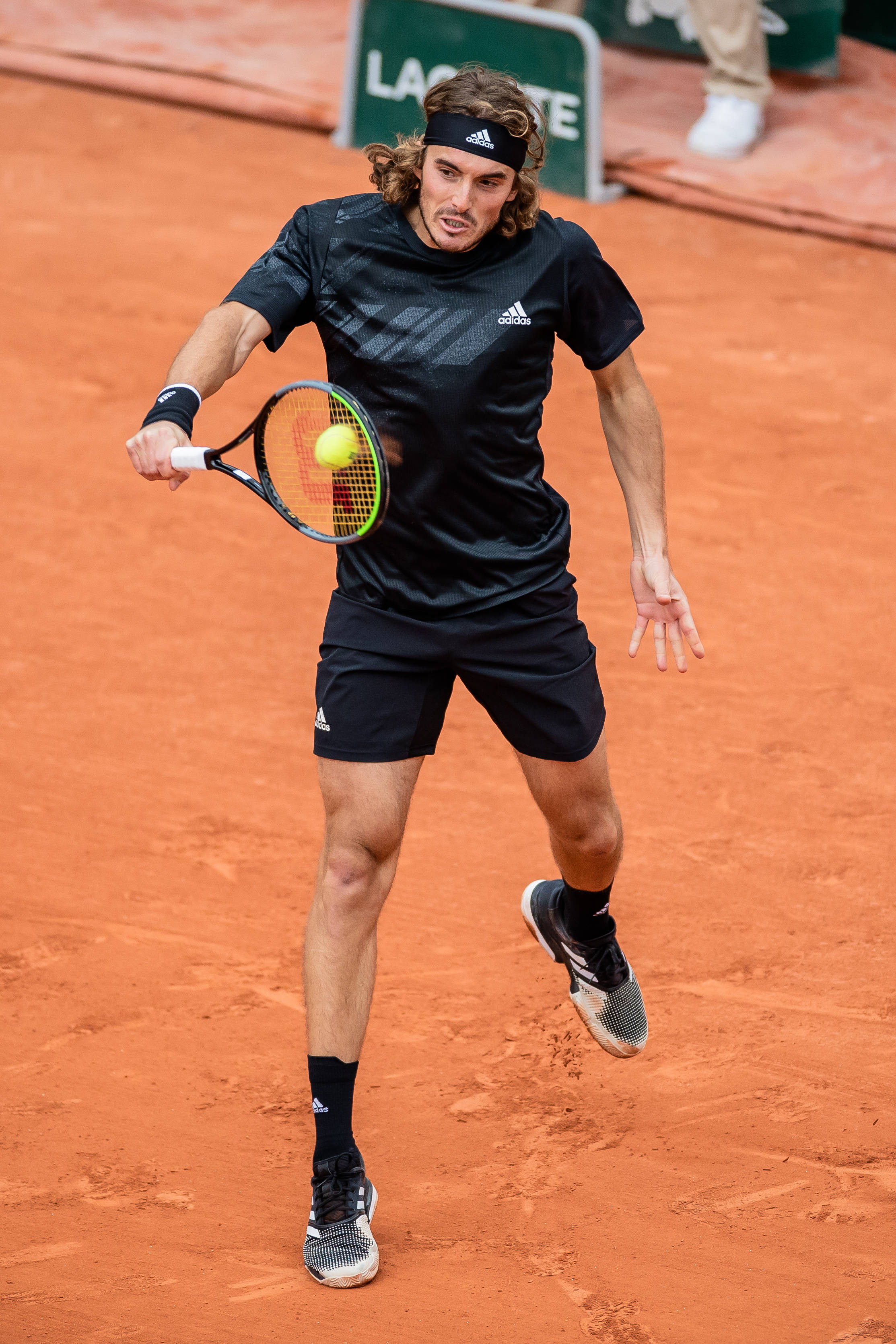 英国网球队碾压澳大利亚网球队，西西帕斯爆发神勇的简单介绍