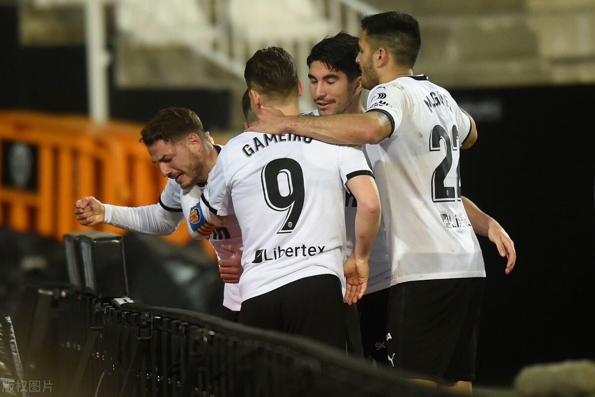 包含欧洲劲旅凭借默契配合，轻松拿下对手的词条