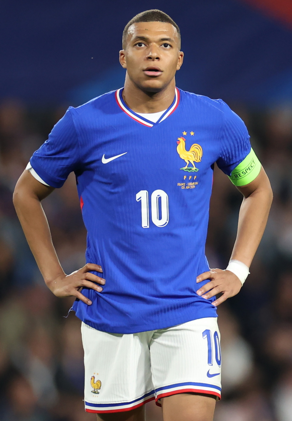 包含卢森堡队表现不俗，球迷称赞的词条