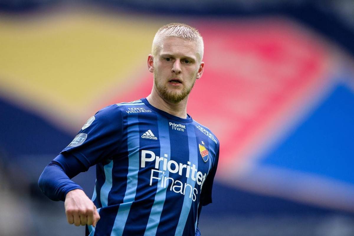 关于莱切斯特城实现逆袭，成功夺得三分的信息