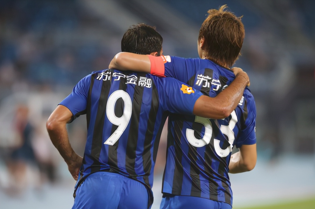 苏宁全队高位逼抢，逼迫对手失误的简单介绍