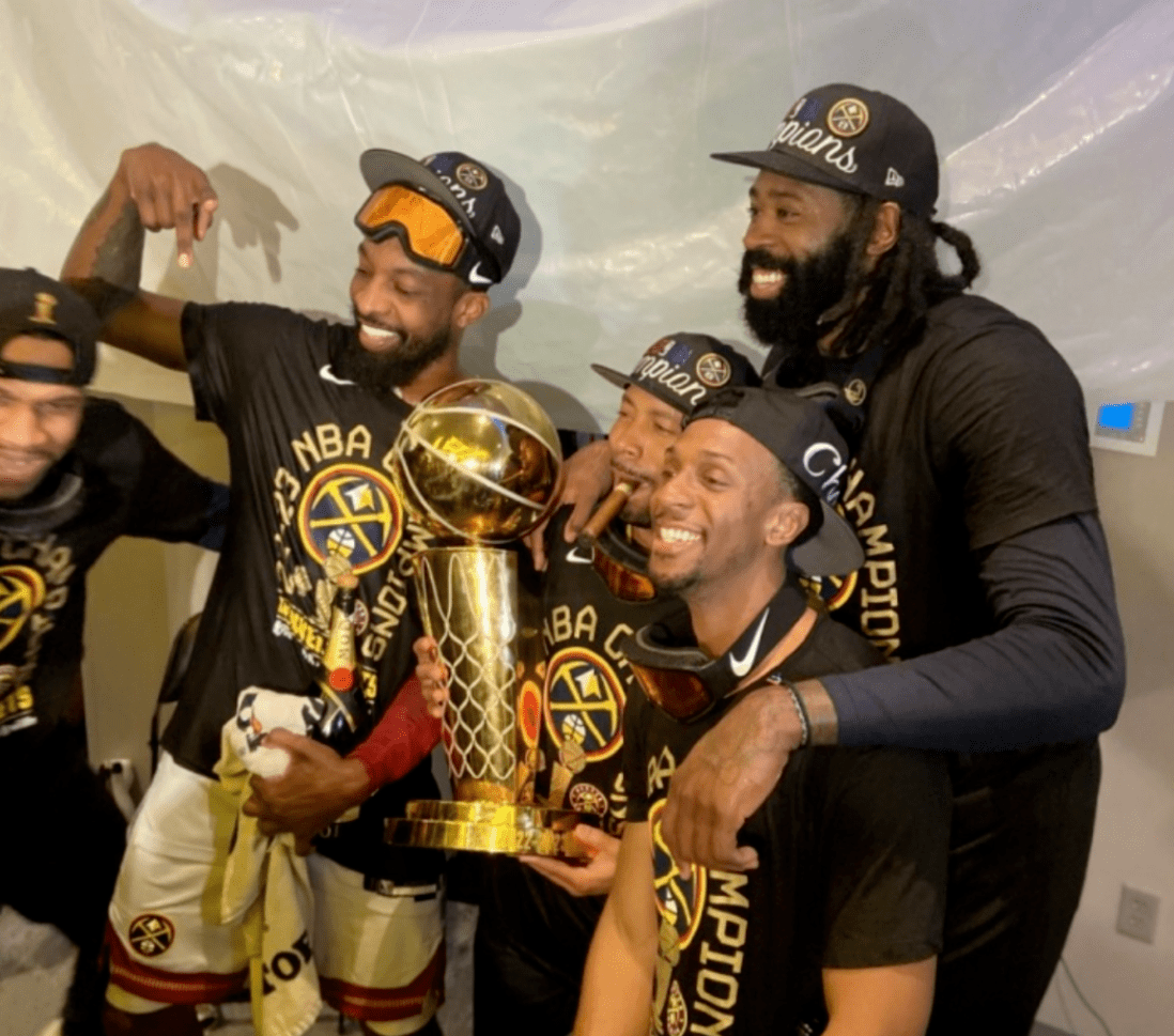 费尔南多率领球队一路前行,最终成功夺冠 费尔南多率领球队一路前行,最终成功夺冠