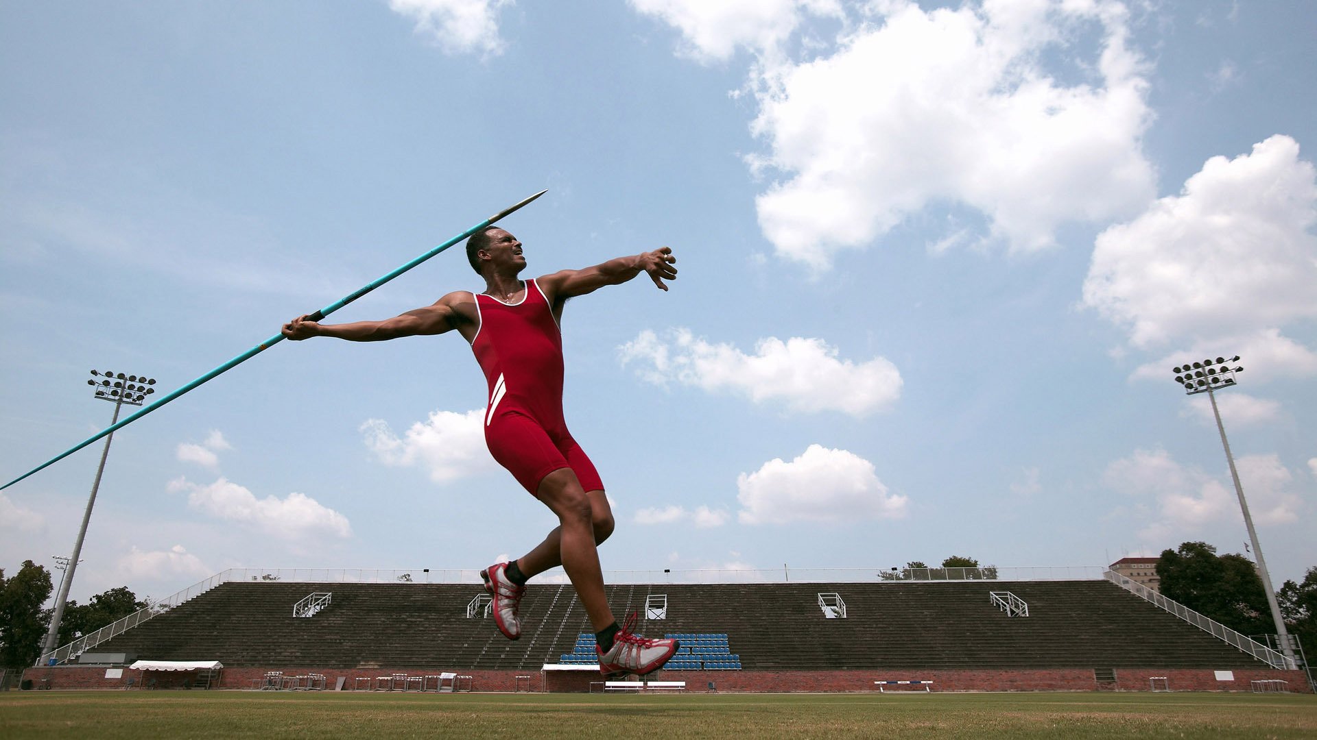 跨界传奇，湖人绝杀映照绿茵场，莫兰特式接管如何定义冠军时刻